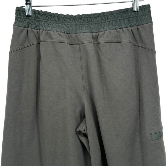 Athleta Pant Triumph Hybrid Crop Women's SZ M Athleisure Pull On Green Pockets - Picture 9 of 13